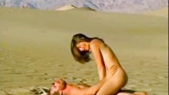 Yndig brunette dominerer kæresten og rider på sin hårde pik