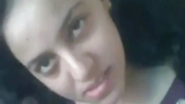 Blondine nyder at få sin fisse gnedet efter hun giver et blowjob