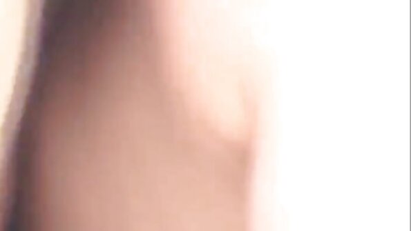 Blonde MILF bliver banket i muffe og mund uden at blive nøgen